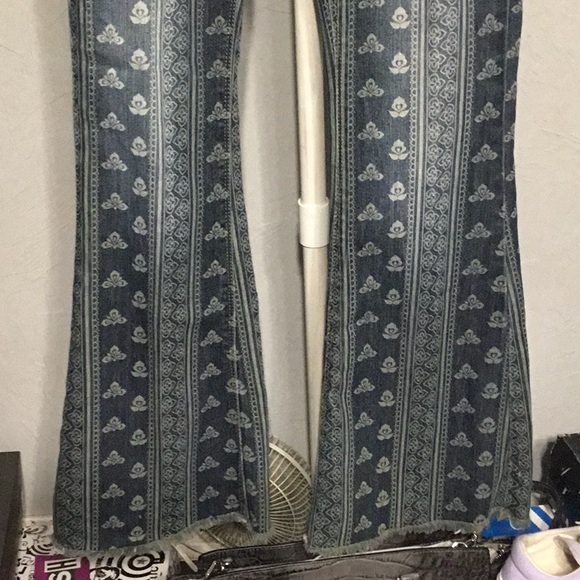 Flair Bottom Jeans - Picture 3 of 5